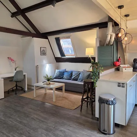 Attic In Historic Canal House In Center Appartamento Gouda